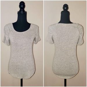 4/$30🌟Caution To The Wind Scrunch Shoulder Shirt Junior's